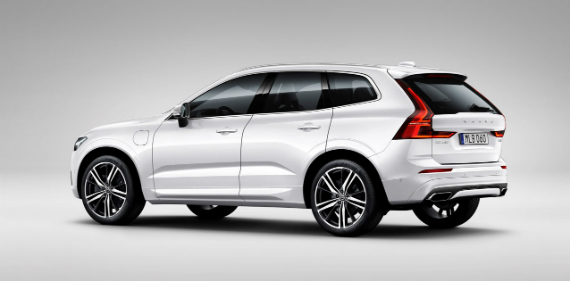 18_volvo_xc60_rear_view