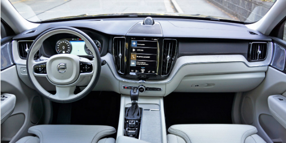 18_volvo_xc60_t6_awd_inscription_overall-dashboard