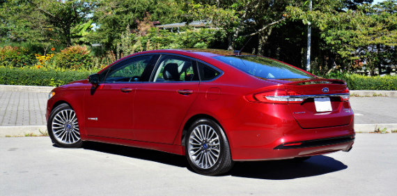 18_ford_fusion_hybrid_titanium_00700