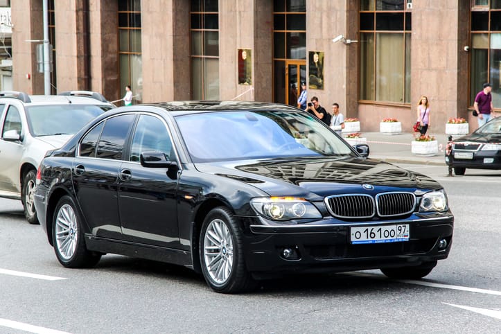 The Epitome of Luxury: A Deep Dive into the BMW 7-Series