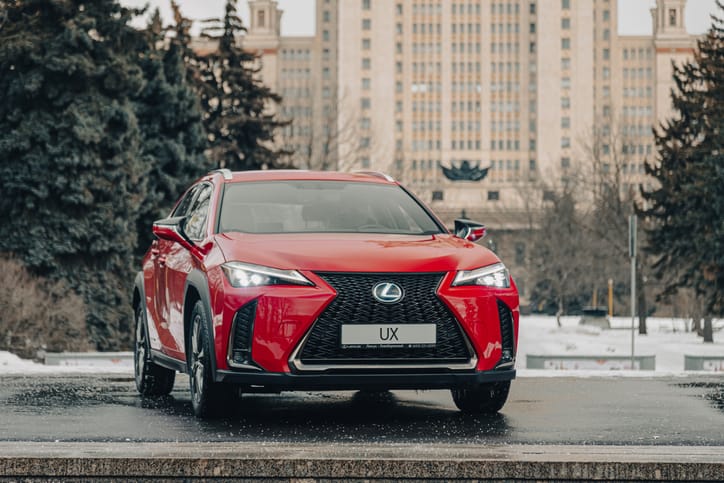 The Lexus UX: A Compact SUV Tailored for Refined Urban Experiences