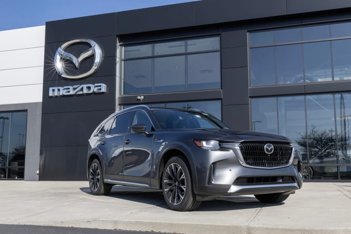The 2024 Mazda CX-90 MHEV: A Luxurious Step Up in the Midsize SUV Game