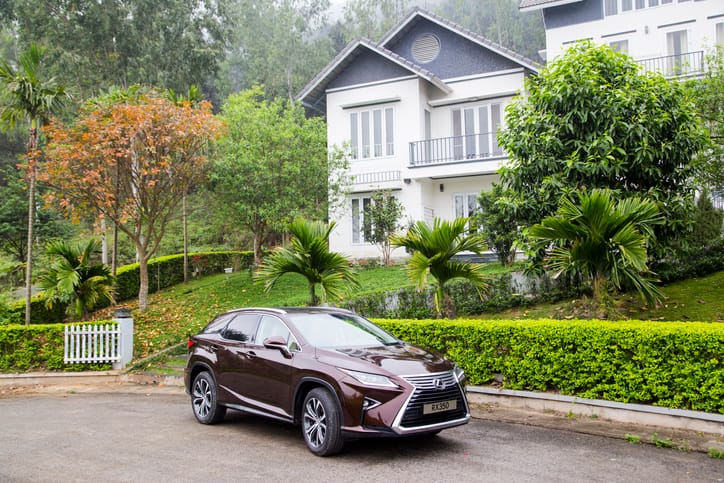 The 2024 Lexus RX 350h: Embracing Luxury and Efficiency in a Redesigned Package
