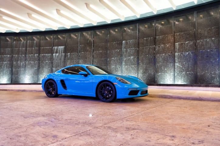 The Porsche 718 Cayman: A Mid-Engine Marvel of Design and Performance