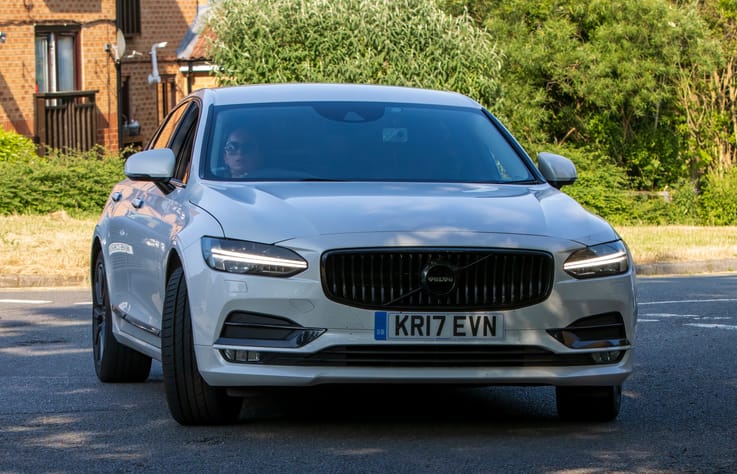 The 2024 Volvo S90: A Refined Blend of Luxury and Performance