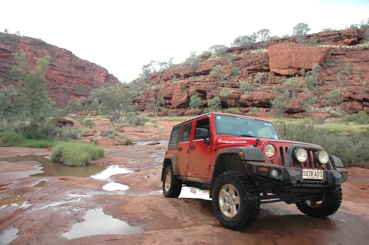 The Ultimate Off-Road Beasts: Conquering Any Terrain (Jeep Wrangler Rubicon vs. Land Rover Defender)