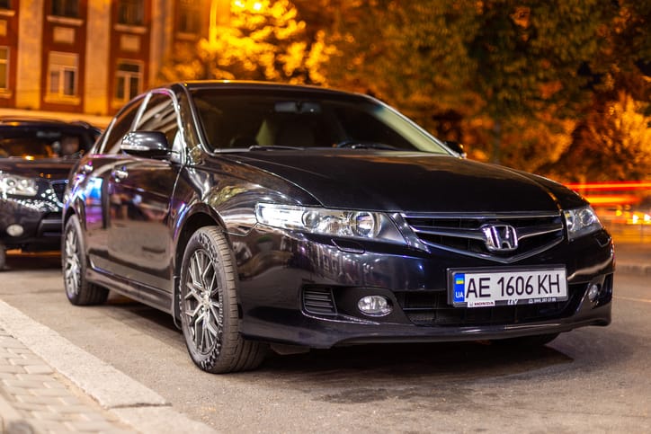 Reliable Family Sedans: Honda Accord vs. Toyota Avalon