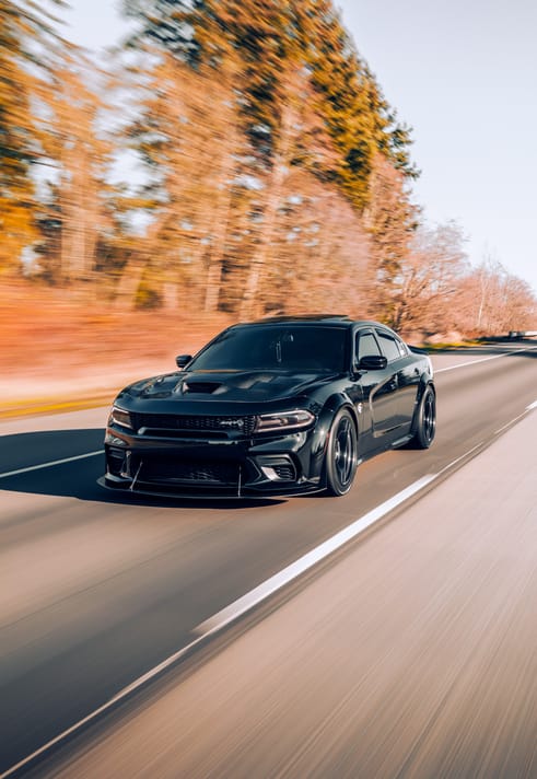 Muscle Car Mania: Dodge Challenger vs. Chevrolet Camaro - A Brawl for Drag Strip Supremacy