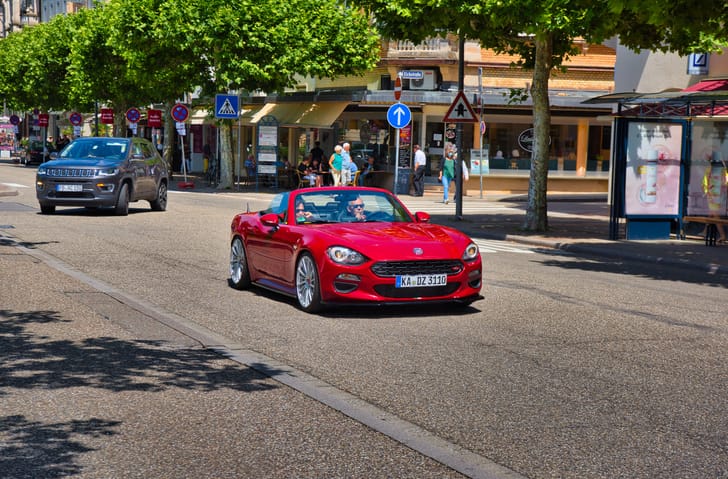 Budget-Friendly Fun: Mazda MX-5 Miata vs. Fiat 124 Spider