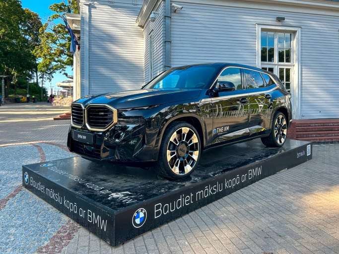 The BMW XM: A Powerful Plug-In Hybrid SUV Pushes Boundaries