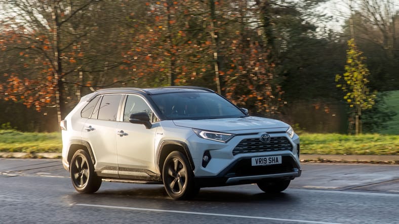 Fuel Efficiency Face-Off: Toyota RAV4 Hybrid vs. Honda CR-V Hybrid