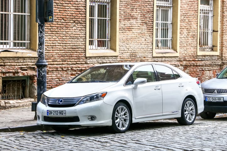 The Lexus HS: A Pioneering Hybrid with Luxurious Charm