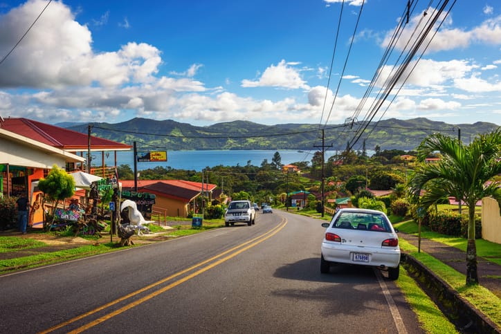 Gearing Up for Paradise: Choosing the Perfect Car for Your Costa Rican Road Trip