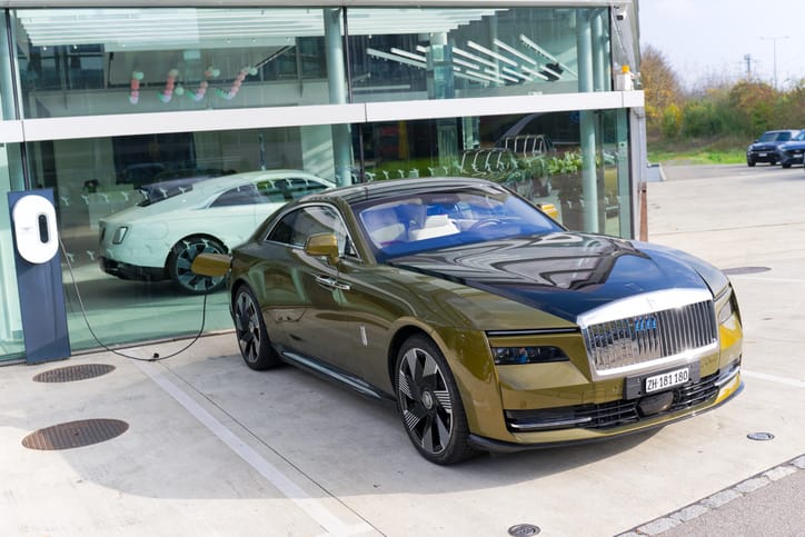 The Silent Dawn: A Deep Dive into the Rolls-Royce Spectre 2025